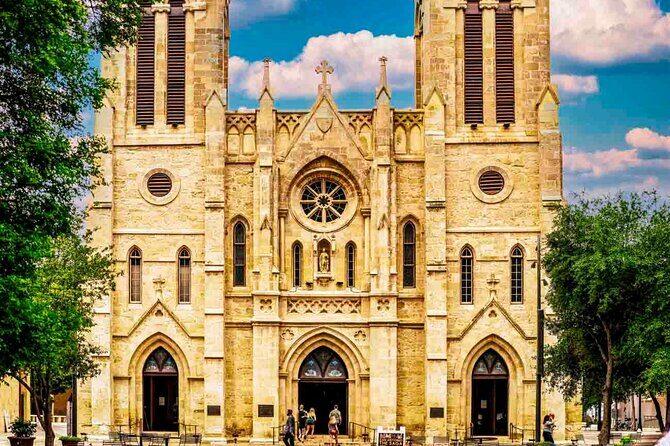 San Antonio 1/2 Day "BEST" UNESCO Colonial Missions driving tour - Driving Past Historical Landmarks